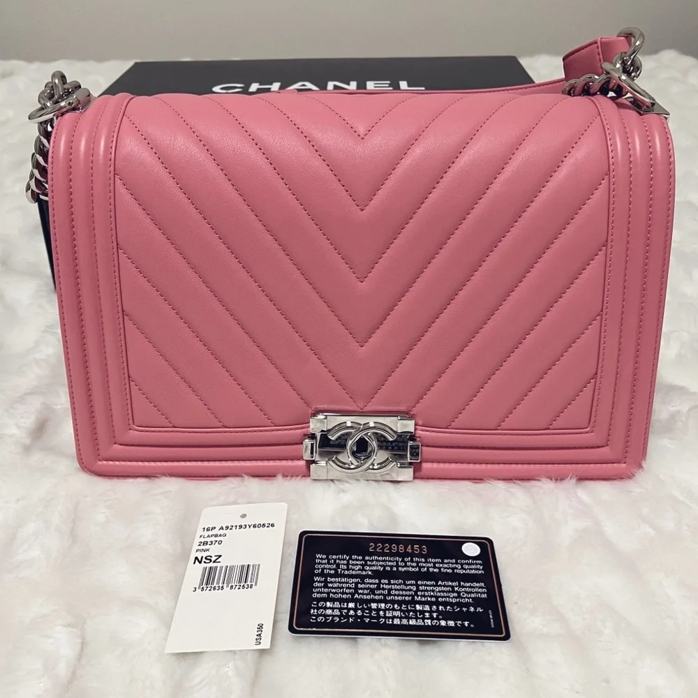 CHANEL PINK CALFSKIN NEW MEDIUM CHEVRON BOY BAG - Picture 3 of 10